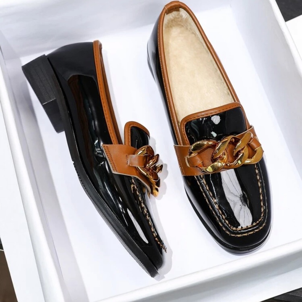 Black Chain Detail Loafers Faux Fur Lined  Square Toe Flat EUC Size 9 - Picture 2 of 6